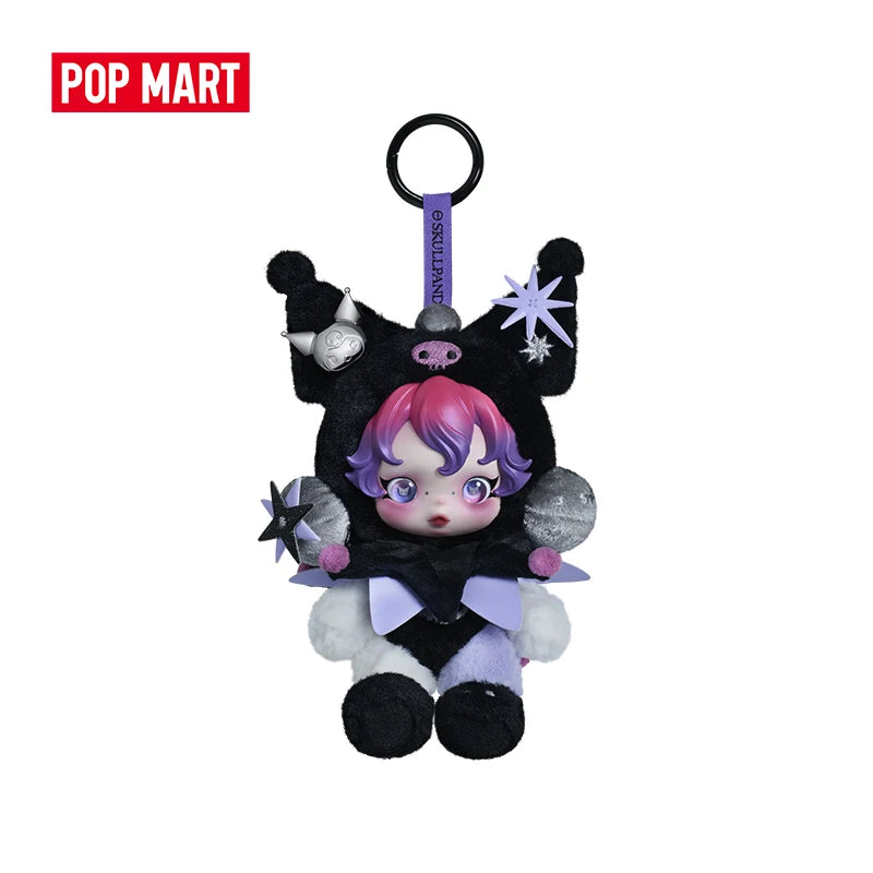 POP MART SKULLPANDA × KUROMI Colgante de peluche (Sanrio) — POP MART